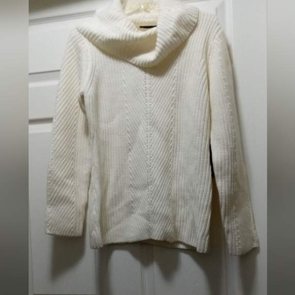 Elie Tahari Sweaters - Elie Tahari Ivory Thick Wool Blend Cowl Neck Vintage Sweater - Size: L